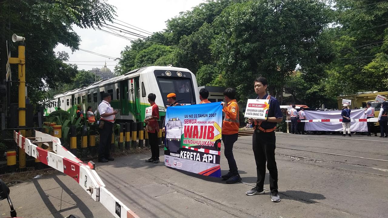 Galakkan Sosialisasi Keselamatan di Perlintasan Kereta
